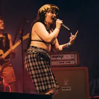 Lola Young plays first full show since touring break, says she “can’t wait to put new music out”