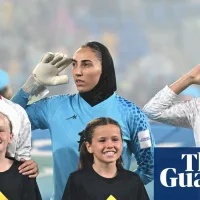 Australian government urged to protect Iran football players after national anthem backflip