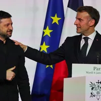 Zelensky in Paris to discuss increasing pressure on Russia as US peace talks stall