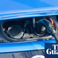 ‘Shockingly bad’: Nissan Leaf drivers voice anger over app shutdown
