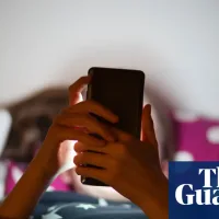 Study links children’s social media use with anxiety and depression in teenage years